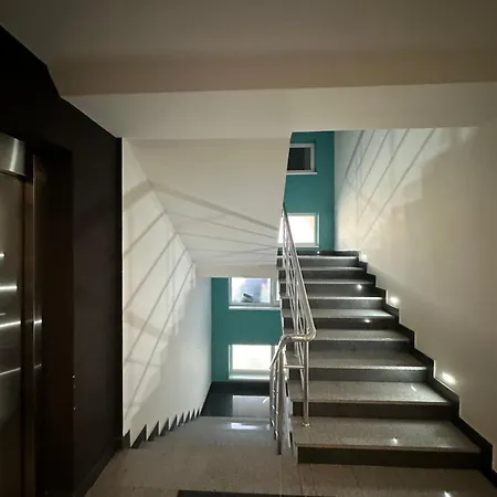 Boulevard Apartment *